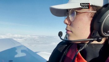 Mujer piloto de 19 años busca récord mundial