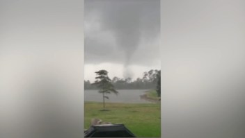 Capta imágenes de un tornado que avanzaba hacia su casa
