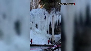 El efecto del frío extremo en las cascadas de Canadá