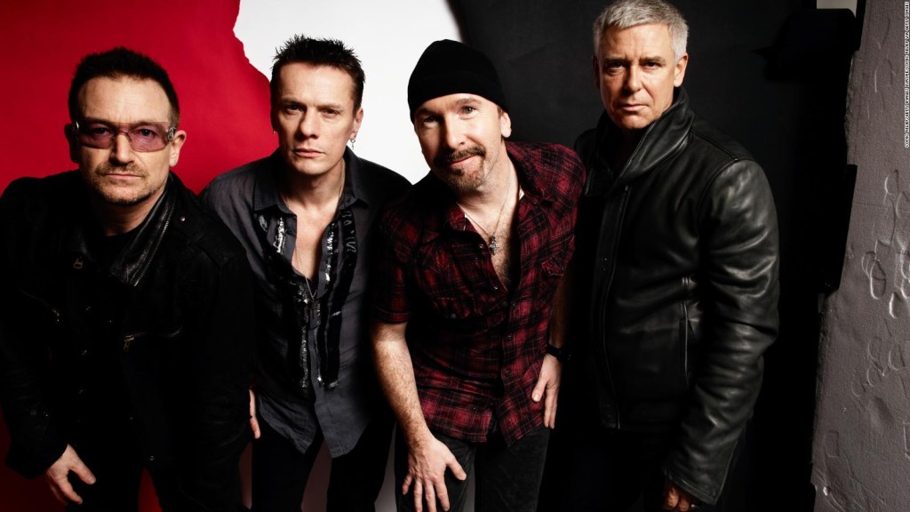 Bono, cantante de U2, revela que no le gustaba su voz