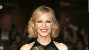 Cate Blanchett se disfraza de maestra en pandemia