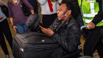 Dan de alta a Pelé luego de 2 días internado en hospital