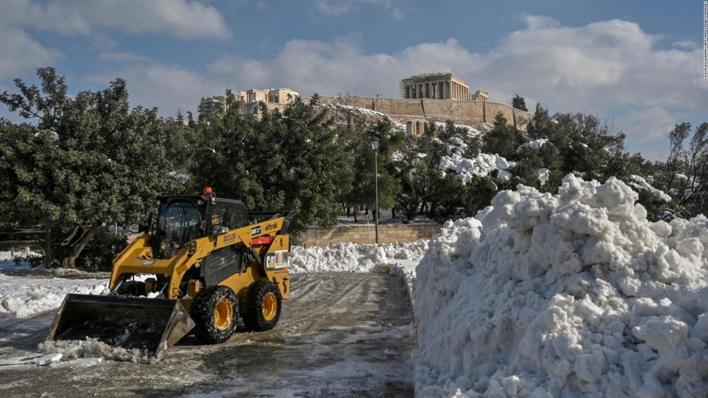 Eche un vistazo a la rara tormenta de nieve que tomó a Grecia por sorpresa