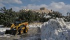Mira el raro tornado de nieve que sorprendió a Grecia