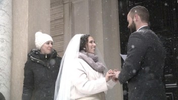 La tormenta de nieve no los privó de casarse