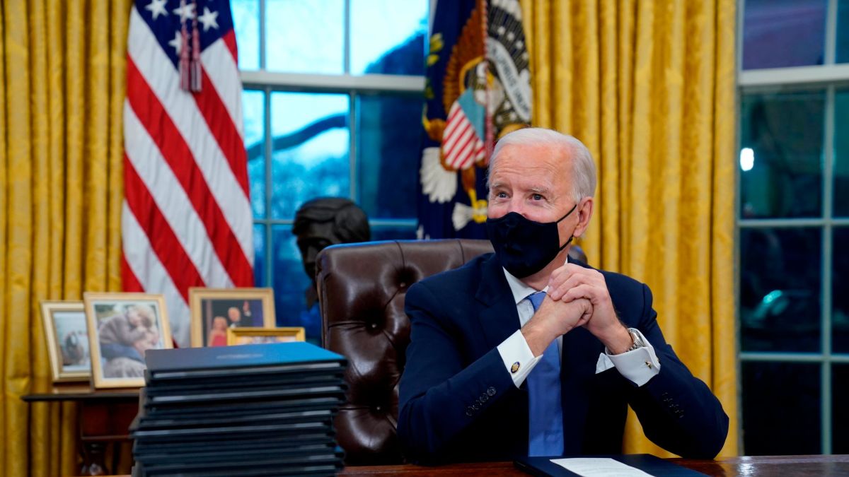 Biden enlists message on the rapid spread of omicron in the US