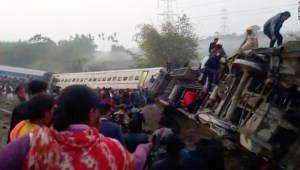 Al menos 9 muertos al descarrilar un tren en el estado de Bengala Occidental en la India