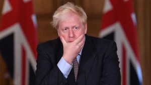 Boris Johnson suma críticas por una fiesta en medio de las restricciones por el covid-19