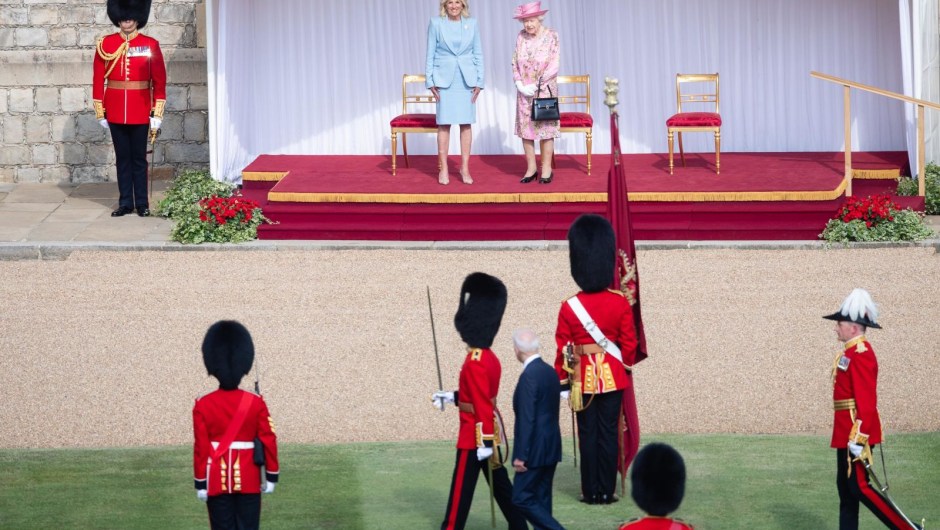 Los Biden visitan a la reina Isabel II