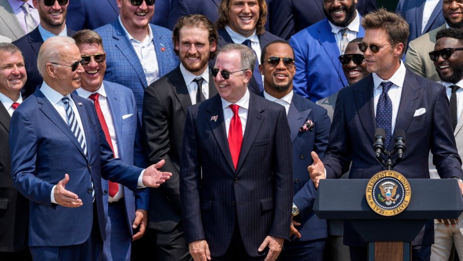 Biden recibe al quarterback Tom Brady y a sus compañeros de los Tampa Bay Buccaneers