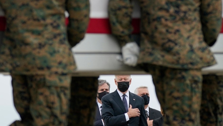 Biden en un funeral tras el atentado en Afganistán