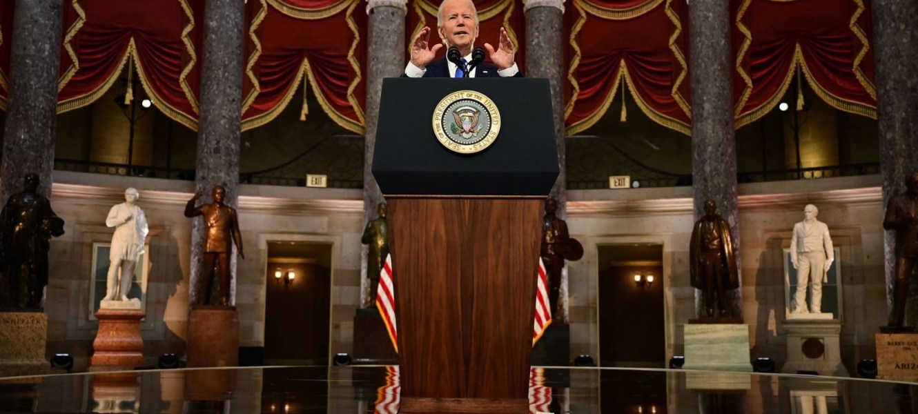 Joe Biden en su discurso tras el primer aniversario del ataque al Capitolio
