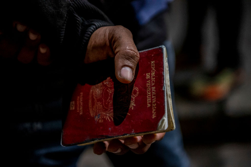 Mexico will require a visa from Venezuelans who want to enter the country