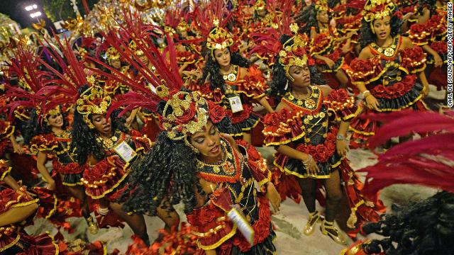 Cancelan desfiles callejeros en el Carnaval de Río de Janeiro cafe