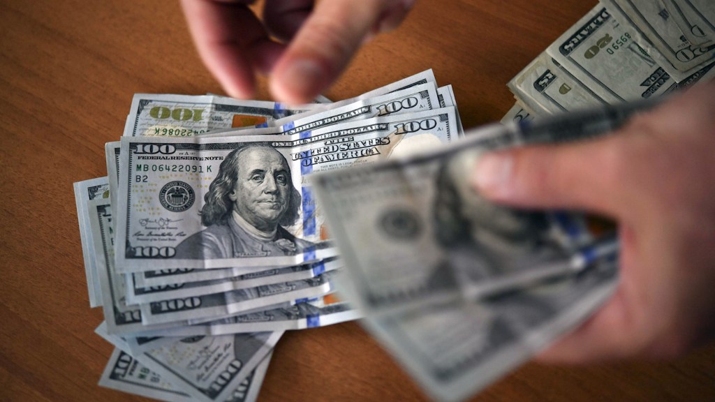 Escasez de dólares: ¿Cómo llegan las divisas a Argentina?