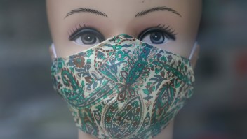“Usar mascarilla de tela es casi lo mismo que nada”, advierte experto de la Universidad Johns Hopkins frente a la amenaza de ómicron 
