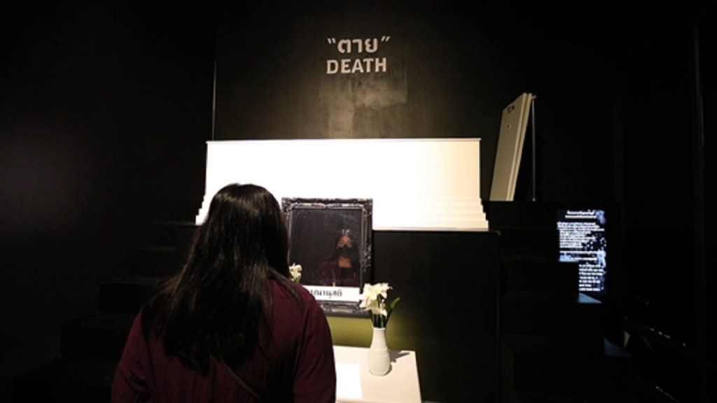 Will you drink coffee in the coffin?  The extraordinary spiritual proposition of a coffee shop