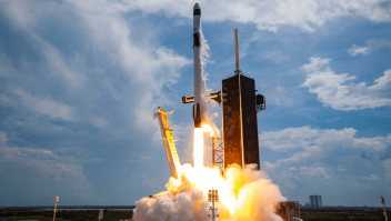 SpaceX a la Luna de manera accidental: un cohete fuera de órbita impactará contra el astro en Marzo