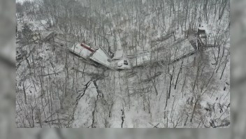 Imágenes muestran el colapso de un puente cubierto de nieve en Pittsburgh cafe