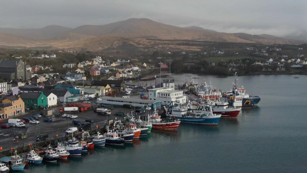 Fiskere flytter russiske marinemanøvrer bort fra den irske kysten