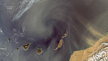 Mira cómo el polvo del Sahara cubre las islas Canarias