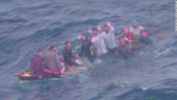Los migrantes no llevaban chalecos salvavidas ni equipos de seguridad a bordo, según la Guardia Costera