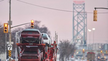 Reabren el puente que une a EE.UU. y Canadá tras bloqueo de camioneros