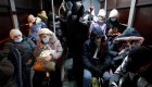 Residentes buscan refugio al sonar las sirenas en Donetsk