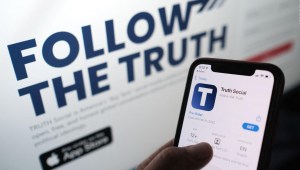 Trump regresa a las redes con la app Truth Social