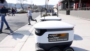 Entregan robots compras de supermercado a domicilio
