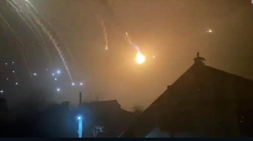 El momento exacto cuando Alex Tienda escucha explosions en Ucrania
