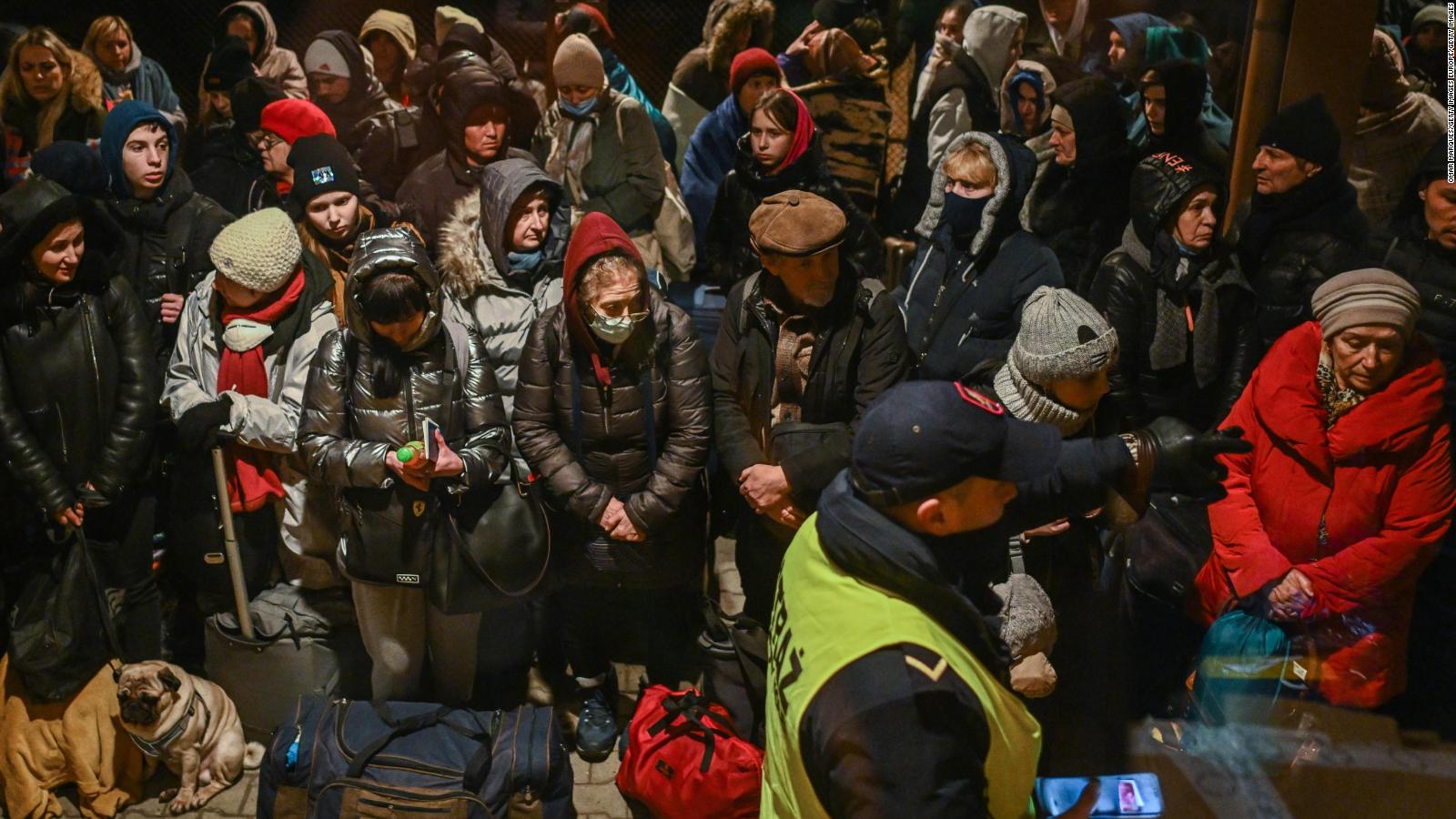 Polonia recibe a miles de refugiados ucranianos