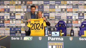 Gianluigi Buffon renueva con el Parma a sus 44 años