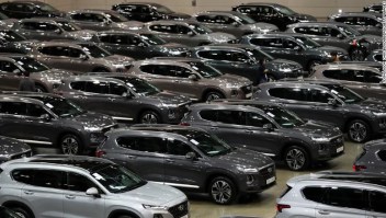 Hyundai y Kia advierten a propietarios de casi 500.000 vehículos que estacionen afuera debido al riesgo de incendio