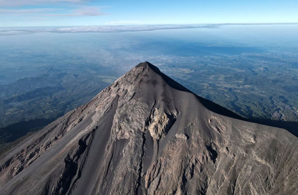 Erupción 'moderada a fuerte' en el Volcán de Fuego en Guatemala