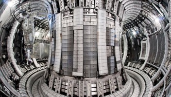 El núcleo de la máquina tokamak JET de fusión nuclear, cerca de la ciudad inglesa de Oxford.