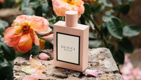 Los 17 perfumes más vendidos para mujer con que los críticos obsesionados