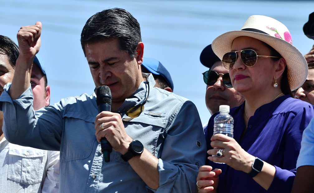 Esposa de Juan O Hernández dice que violaron derechos del expresidente