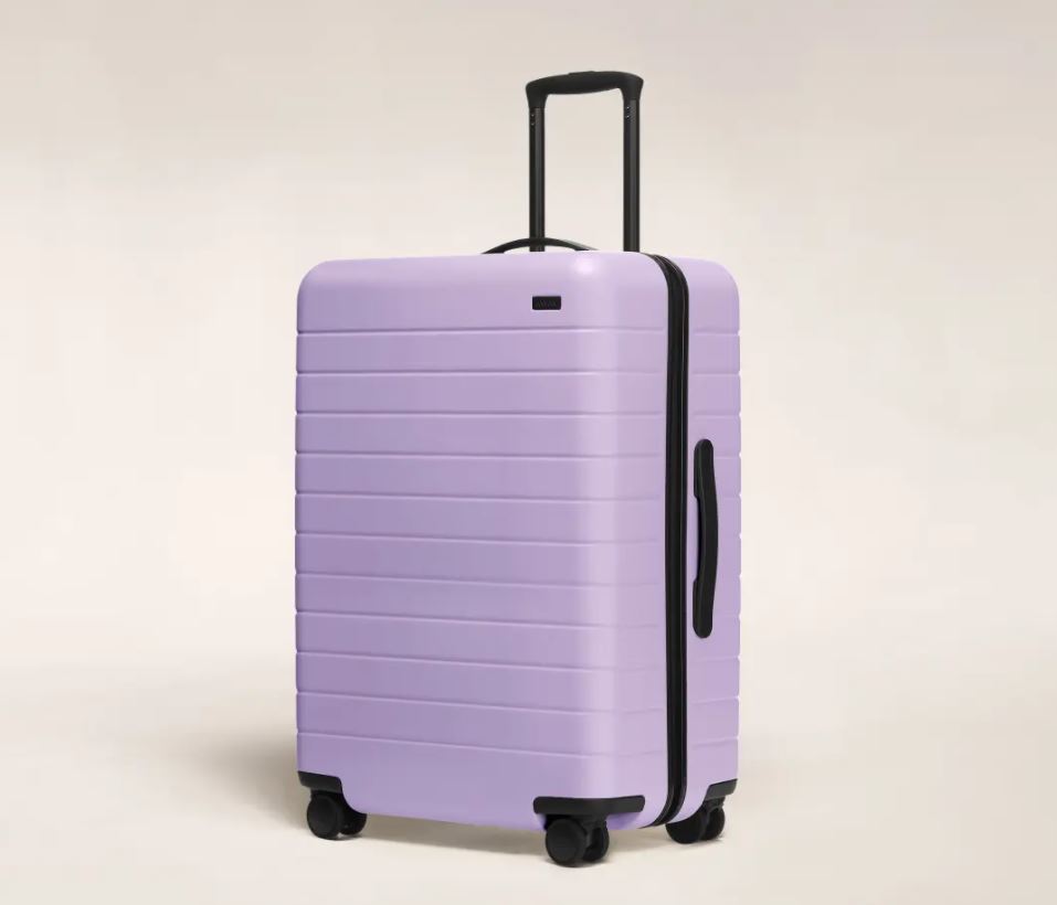formación Orador Objetor Away relanza su popular colección de maletas en tono lavanda
