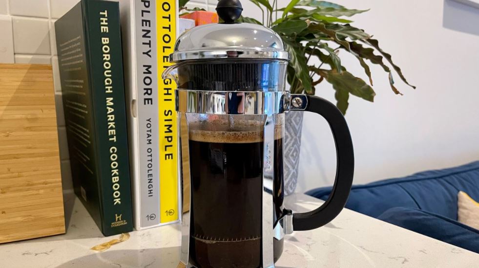 Cafeteras de émbolo: nuestro mejor aliado para preparar un café más suave  (pero con cuerpo) por las mañanas
