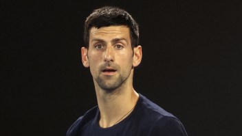 Novak Djokovic cuestionó la decisión de prohibir a tenistas rusos y prorrusos participar de Wimbledon