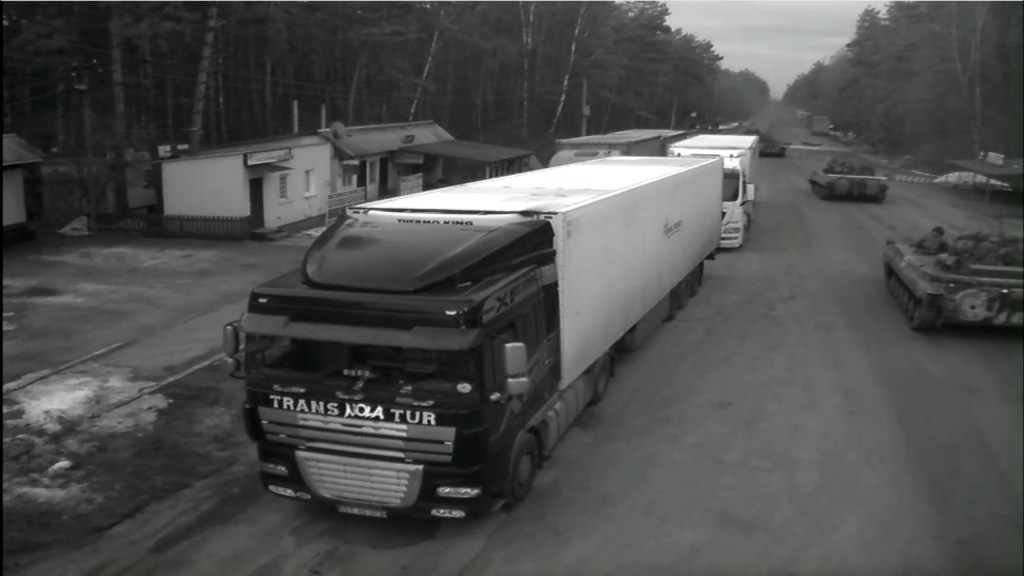 Tropas y vehículos militares entran en Ucrania desde Belarús