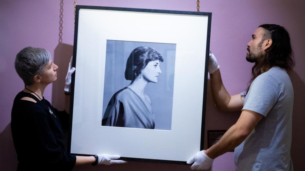 Fotografía nunca antes vista muestra a la princesa Diana bajo una nueva luz