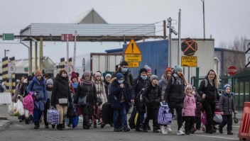 Ucrania: miles de familias atascadas en frontera con Polonia