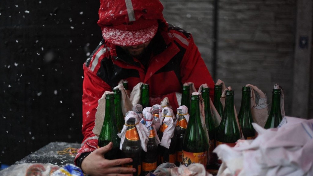 This is how residents of Lviv arm themselves to fight  once morest Russia