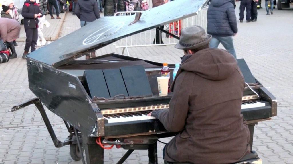 Iconic Lennon song is heard on the arrival of Ukrainian refugees in Poland