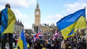 Video muestra protestas en todo el mundo en apoyo a Ucrania