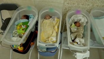Bebés de vientres de alquiler esperan por sus padres en medio de la guerra