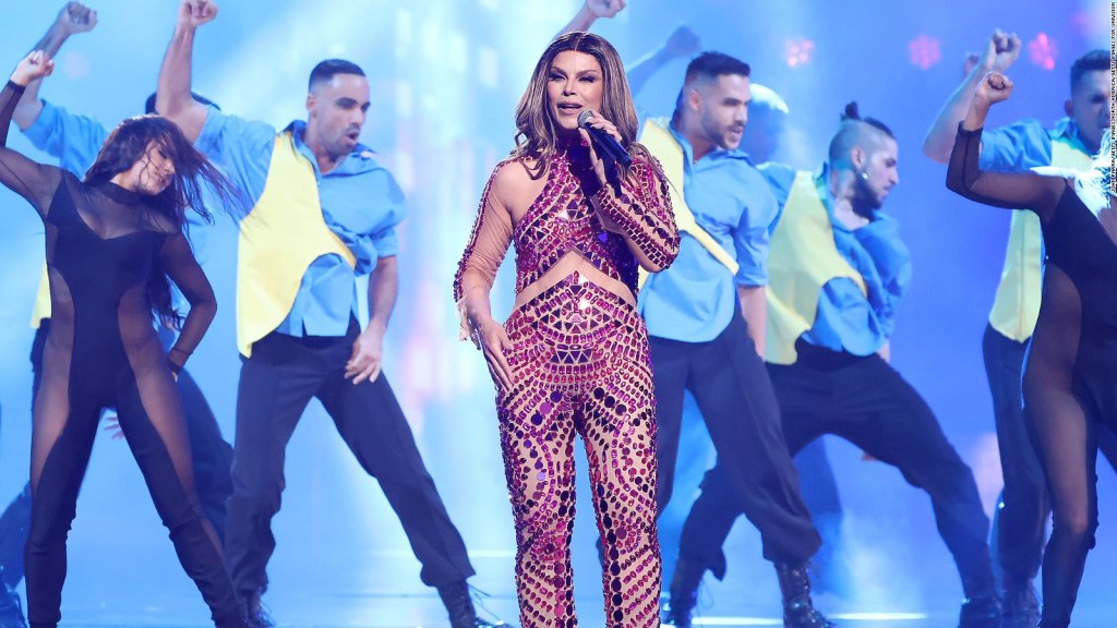 Olga Tañón documents behind the scenes of her new video