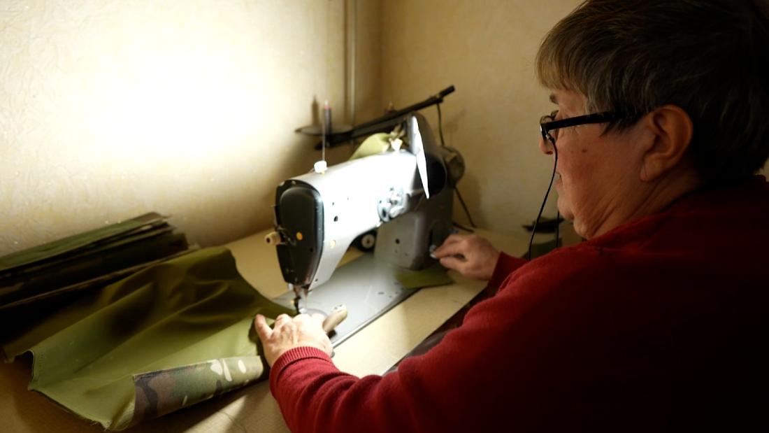 Ukrainian women are making homemade bulletproof vests